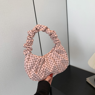 DAMYJSKA TENDENCJA NOWA TENDENCJA W TENDENCJI ALL-IN-ONE TASKA RYGNA PRZESŁOWNA I LATOWA MODA TASKA KLOUDY