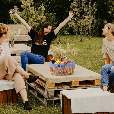 G GOOD GAIN Wicker Picnic Basket z podwójnymi złożonymi uchwytami, Willow Picnic Hamper, Natural Hand Woven Easter Basket,