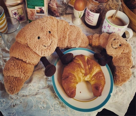 WzmocnionyPłaszczowy 9&quot; Croissant Płaszczowy Cudowny Uśmiech Croissant Chleb Poduszka wypełnione Zwierzęta Zabawne Miękkie Żywność Plushies
