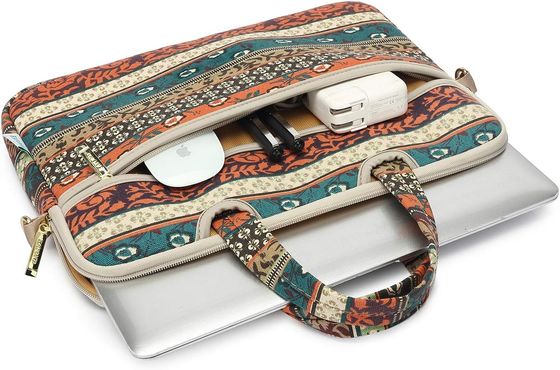 Torba na laptopa przeznaczona dla laptopów o przekątnej od 12,5 do 14 cali, wykonana z wyściełanej wewnętrznej tkaniny płóciennej z nadrukiem i oferująca wiele opcji przenoszenia