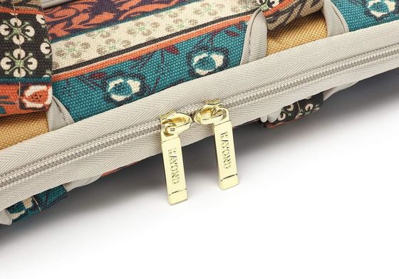 Torba na laptopa przeznaczona dla laptopów o przekątnej od 12,5 do 14 cali, wykonana z wyściełanej wewnętrznej tkaniny płóciennej z nadrukiem i oferująca wiele opcji przenoszenia