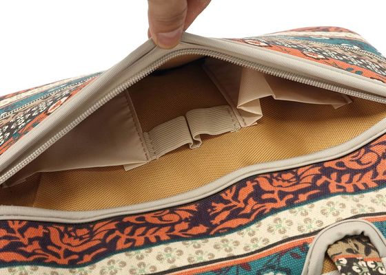 Torba na laptopa przeznaczona dla laptopów o przekątnej od 12,5 do 14 cali, wykonana z wyściełanej wewnętrznej tkaniny płóciennej z nadrukiem i oferująca wiele opcji przenoszenia