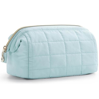 Puffy Cosmetic Pouch Kosmetyczna torebka zaprojektowana z puffy materiału, który jest tak miękki, jak trwały
