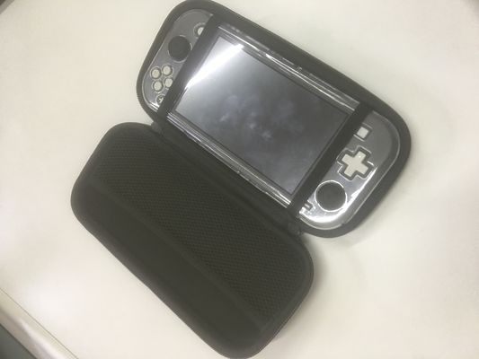 Lekkie, twarde obudowy EVA z aksamitną podszewką i powłoką ze skóry PU zapewniające ochronę dla aparatów do golenia, gier i elektroniki